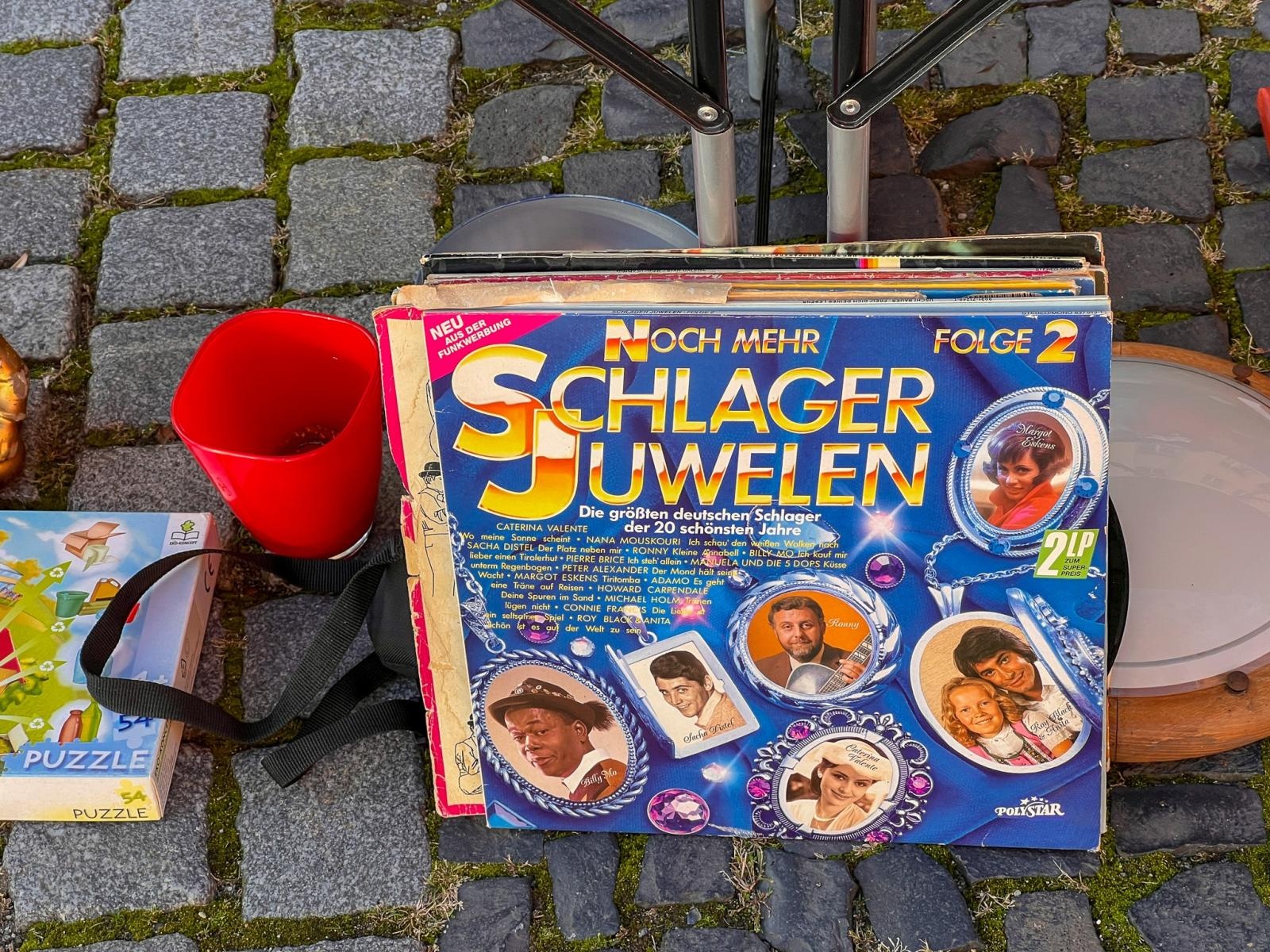 Zdjęcie w galerii na portalu naszraciborz.pl: Starocie i skarby minionych lat na raciborskim targu wiadomości z regionu