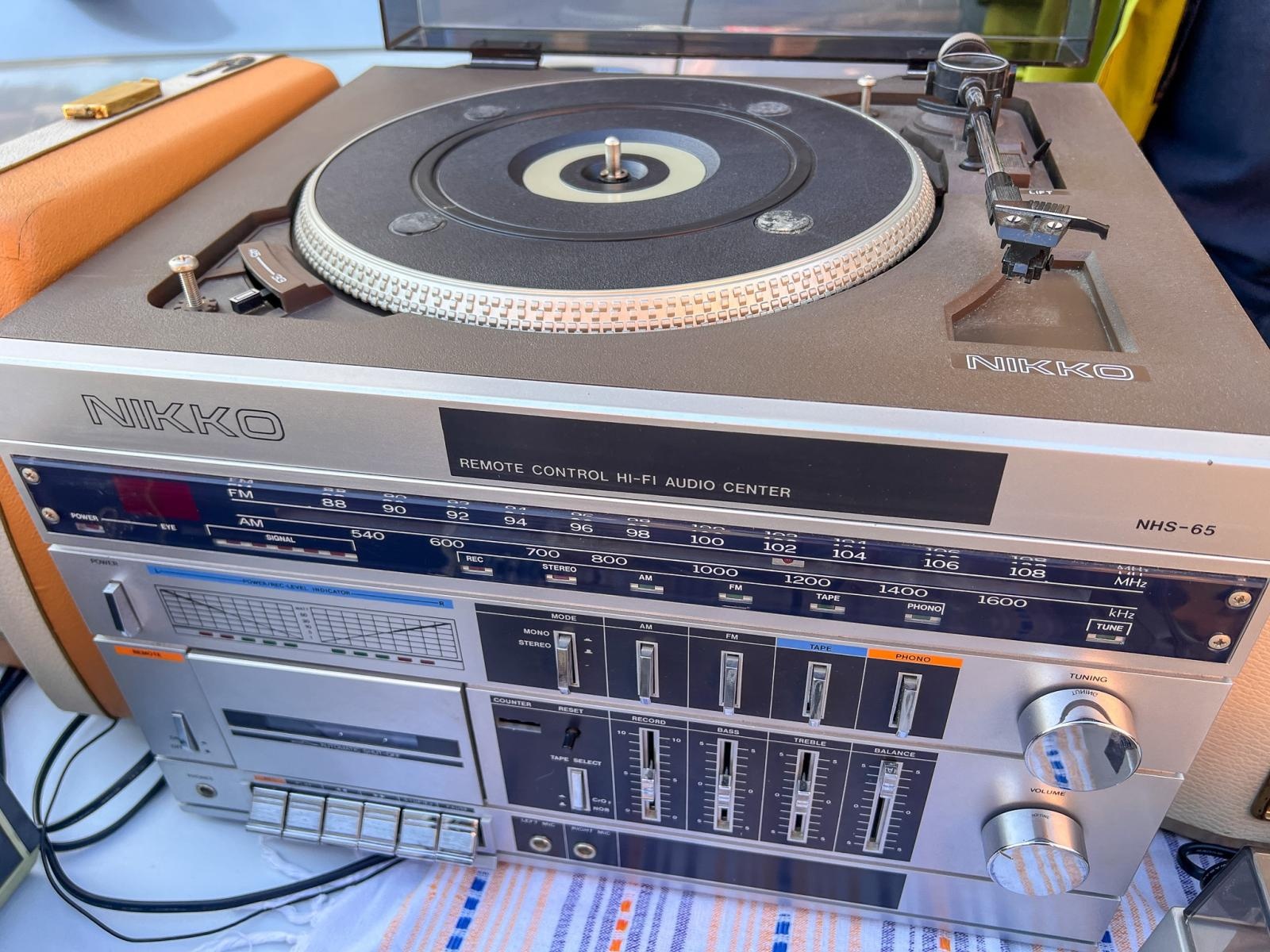 Zdjęcie w galerii na portalu naszraciborz.pl: Starocie i skarby minionych lat na raciborskim targu wiadomości z regionu