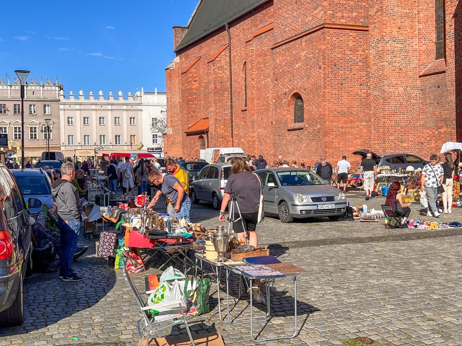 Zdjęcie w galerii na portalu naszraciborz.pl: Starocie i skarby minionych lat na raciborskim targu wiadomości z regionu
