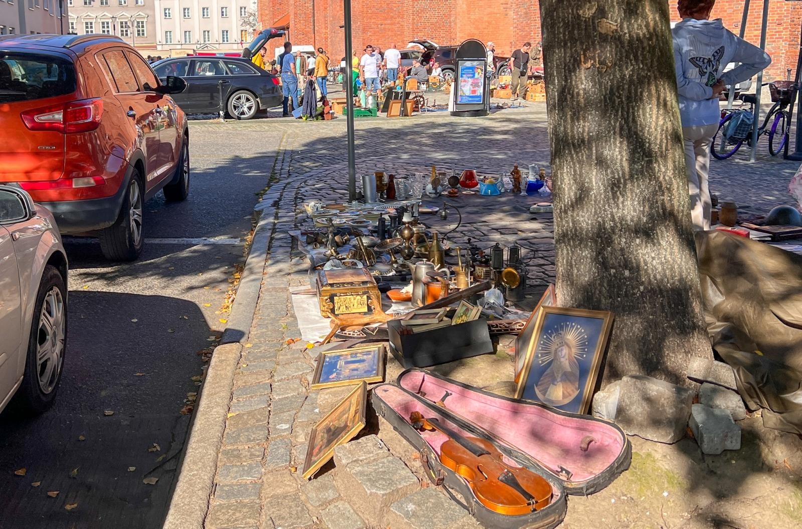 Zdjęcie w galerii na portalu naszraciborz.pl: Starocie i skarby minionych lat na raciborskim targu wiadomości z regionu