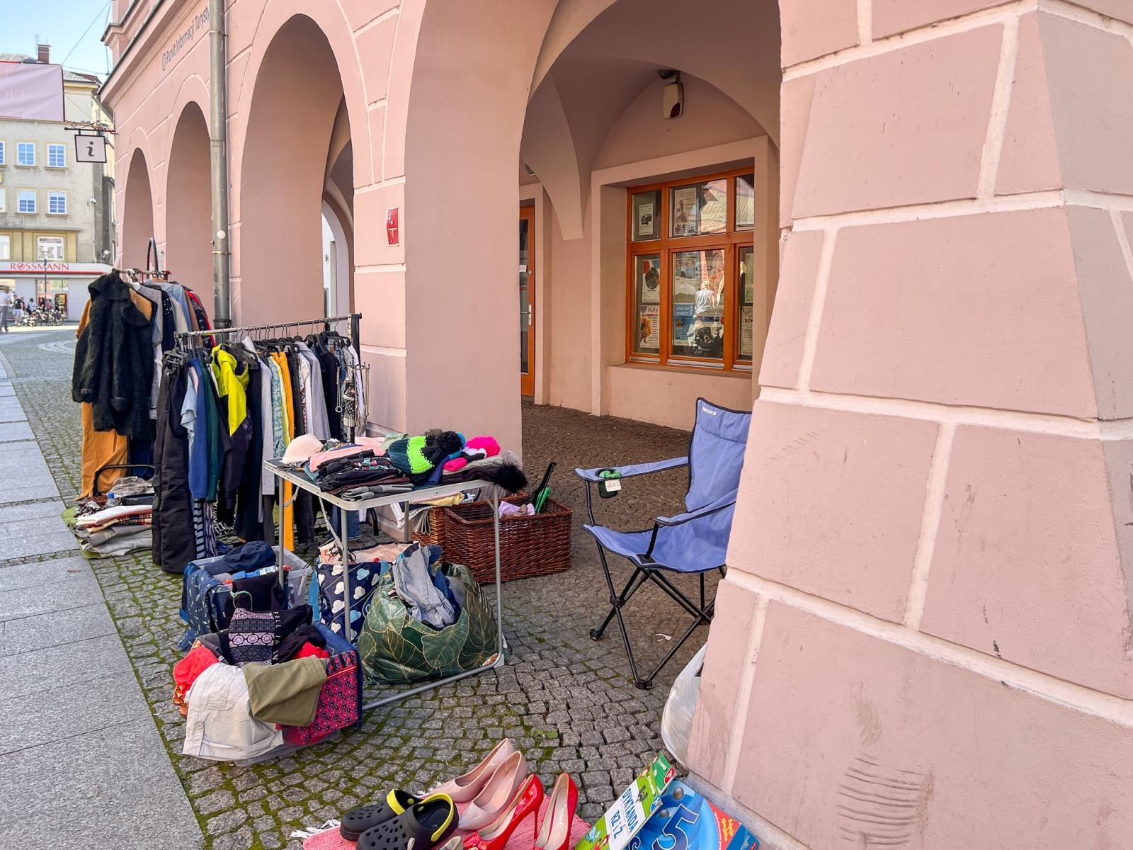 Zdjęcie w galerii na portalu naszraciborz.pl: Starocie i skarby minionych lat na raciborskim targu wiadomości z regionu