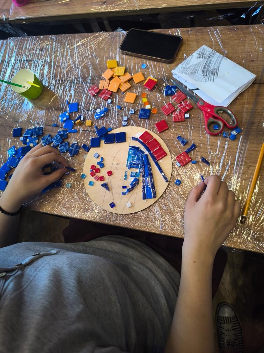 Zdjęcie w galerii na portalu naszraciborz.pl: Mozaika artystyczna po polsku i czesku. Raciborscy plastycy rozwijają skrzydła wiadomości z regionu