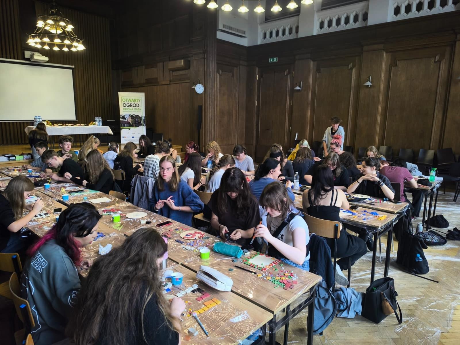 Zdjęcie w galerii na portalu naszraciborz.pl: Mozaika artystyczna po polsku i czesku. Raciborscy plastycy rozwijają skrzydła wiadomości z regionu