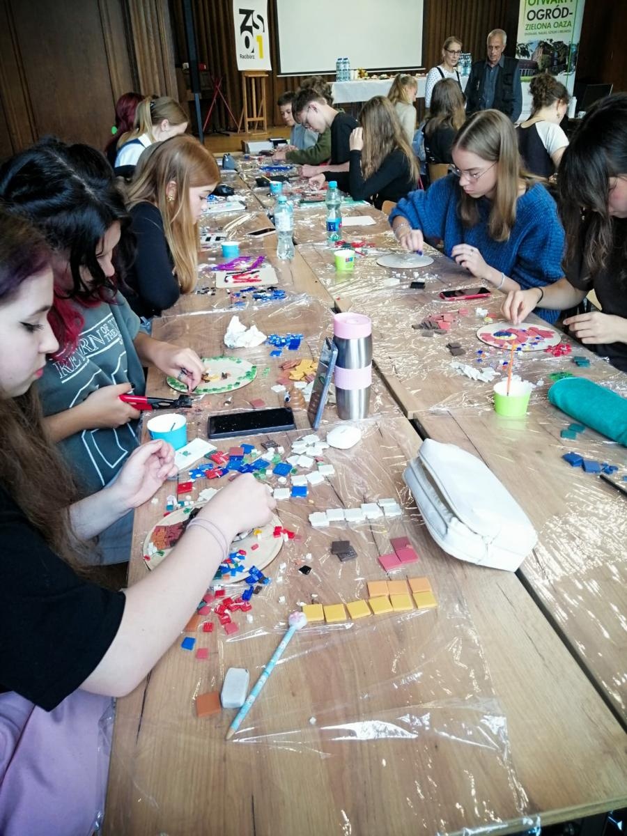 Zdjęcie w galerii na portalu naszraciborz.pl: Mozaika artystyczna po polsku i czesku. Raciborscy plastycy rozwijają skrzydła wiadomości z regionu