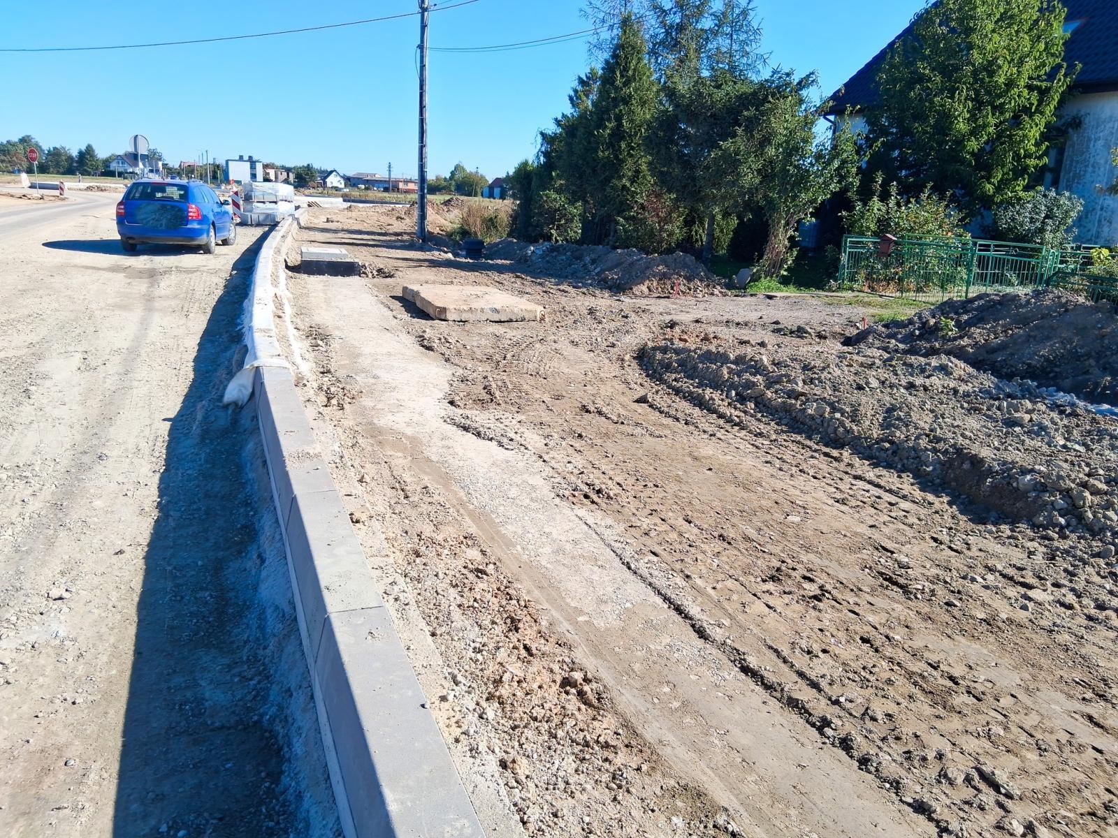 Zdjęcie w galerii na portalu naszraciborz.pl: Budowa mostu między Grzegorzowicami a Zawadą Książęcą kłopotliwa dla mieszkańców. Odcięto im dojazd do posesji wiadomości z regionu