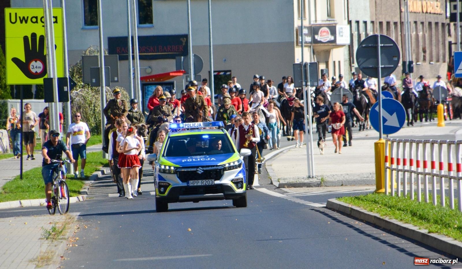 Zdjęcie w galerii na portalu naszraciborz.pl: Hubertus na Ostrogu. Jeźdźcy, bryczki i pogoń za lisem w Raciborzu wiadomości z regionu