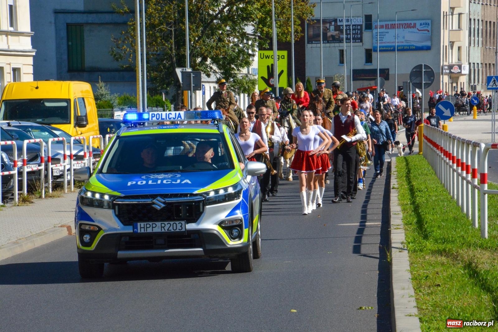Zdjęcie w galerii na portalu naszraciborz.pl: Hubertus na Ostrogu. Jeźdźcy, bryczki i pogoń za lisem w Raciborzu wiadomości z regionu