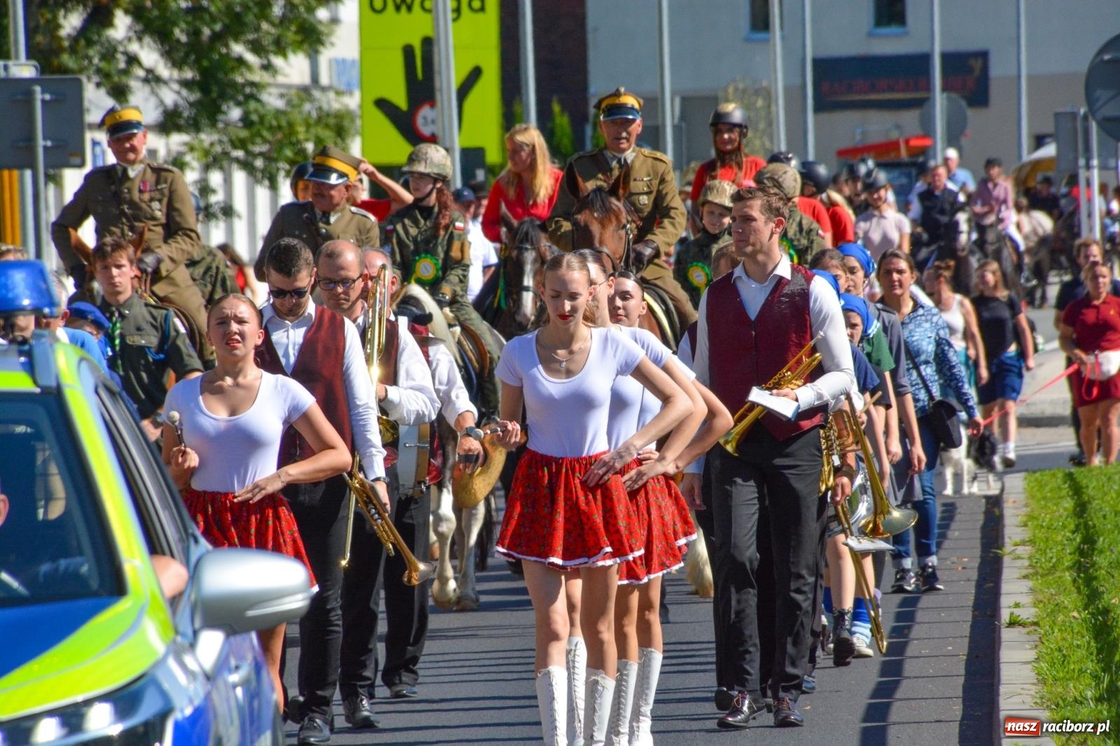 Zdjęcie w galerii na portalu naszraciborz.pl: Hubertus na Ostrogu. Jeźdźcy, bryczki i pogoń za lisem w Raciborzu wiadomości z regionu