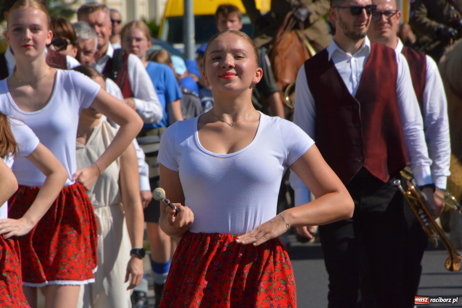 Zdjęcie w galerii na portalu naszraciborz.pl: Hubertus na Ostrogu. Jeźdźcy, bryczki i pogoń za lisem w Raciborzu wiadomości z regionu