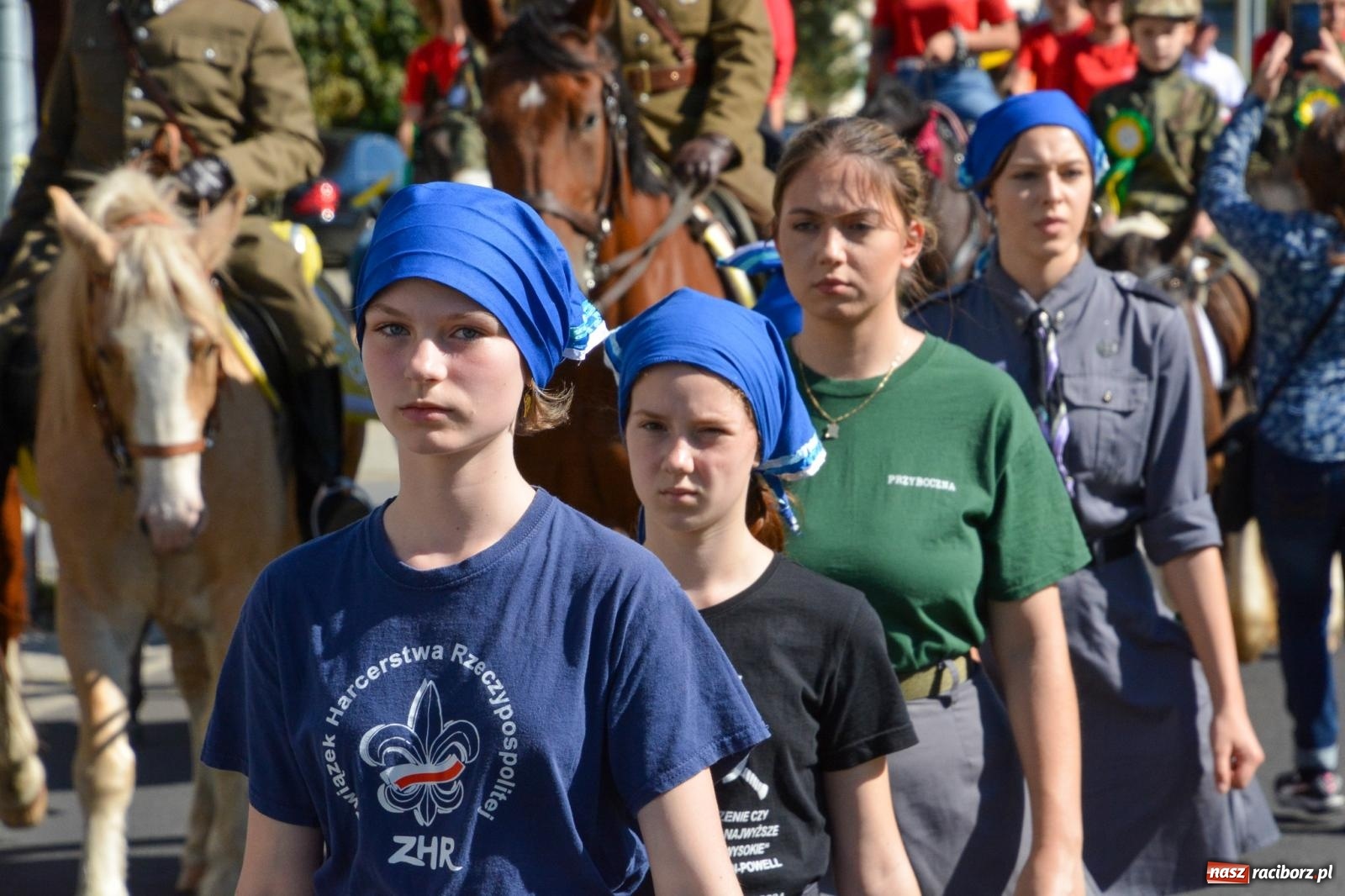 Zdjęcie w galerii na portalu naszraciborz.pl: Hubertus na Ostrogu. Jeźdźcy, bryczki i pogoń za lisem w Raciborzu wiadomości z regionu