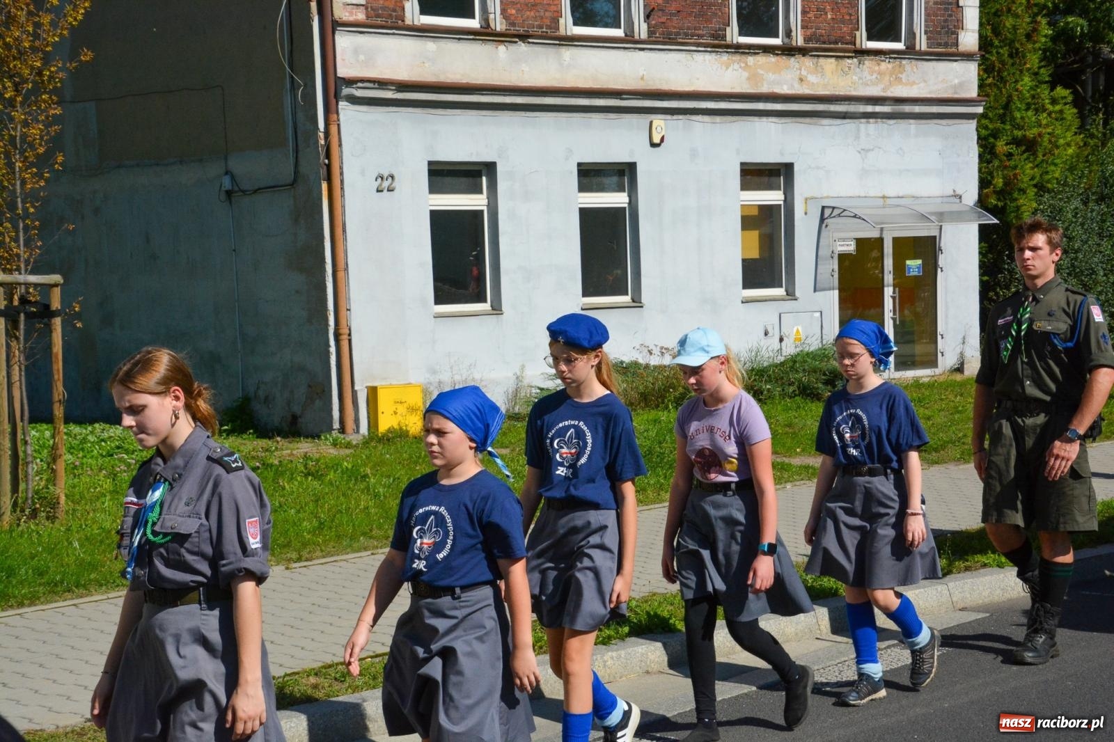 Zdjęcie w galerii na portalu naszraciborz.pl: Hubertus na Ostrogu. Jeźdźcy, bryczki i pogoń za lisem w Raciborzu wiadomości z regionu