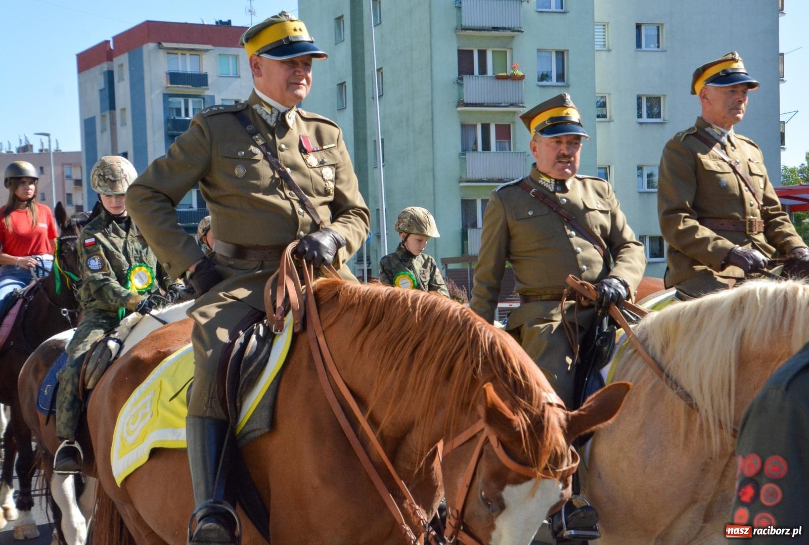 Zdjęcie w galerii na portalu naszraciborz.pl: Hubertus na Ostrogu. Jeźdźcy, bryczki i pogoń za lisem w Raciborzu wiadomości z regionu