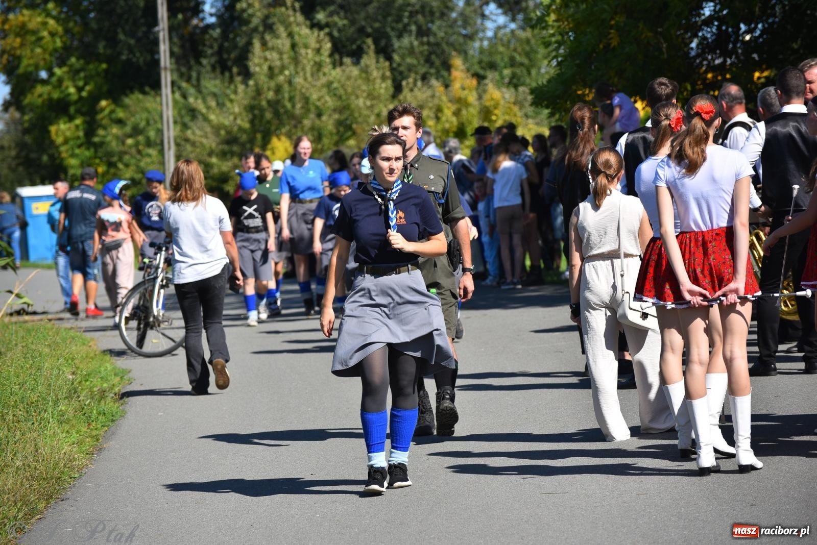 Zdjęcie w galerii na portalu naszraciborz.pl: Hubertus na Ostrogu. Jeźdźcy, bryczki i pogoń za lisem w Raciborzu wiadomości z regionu