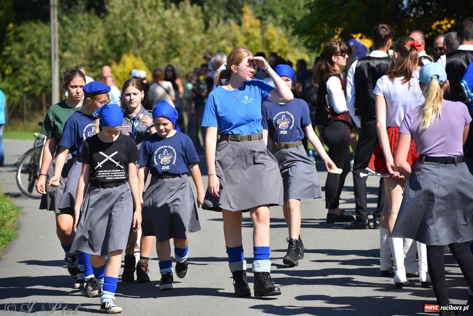 Zdjęcie w galerii na portalu naszraciborz.pl: Hubertus na Ostrogu. Jeźdźcy, bryczki i pogoń za lisem w Raciborzu wiadomości z regionu