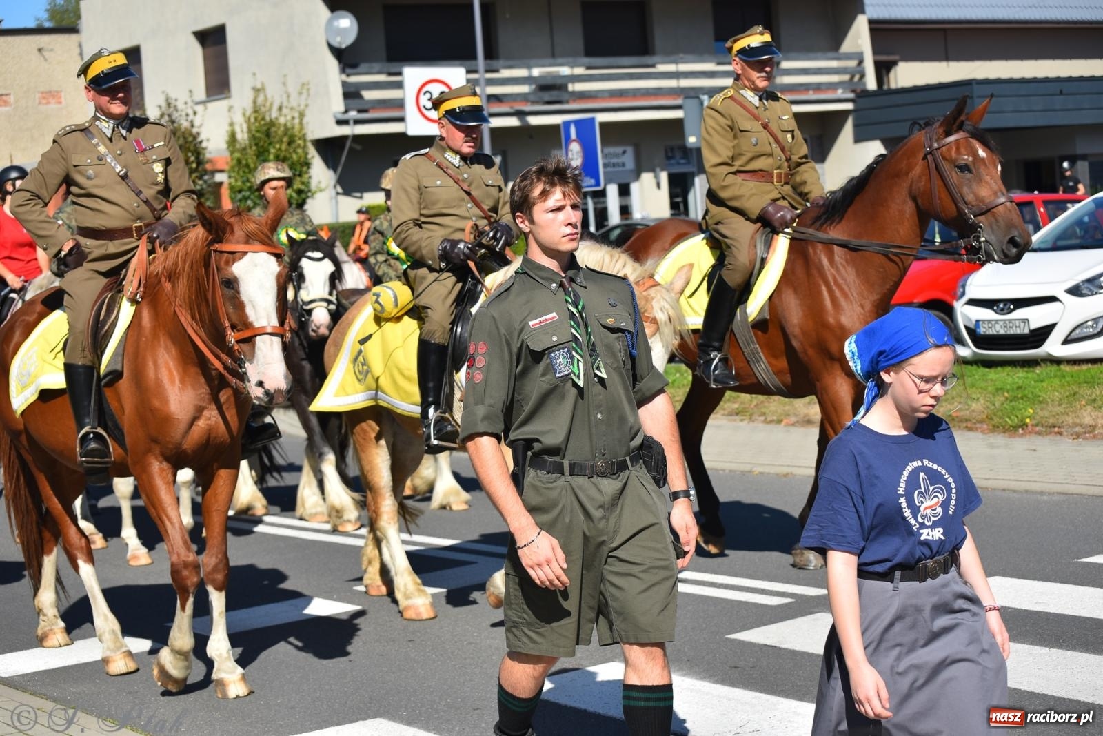 Zdjęcie w galerii na portalu naszraciborz.pl: Hubertus na Ostrogu. Jeźdźcy, bryczki i pogoń za lisem w Raciborzu wiadomości z regionu