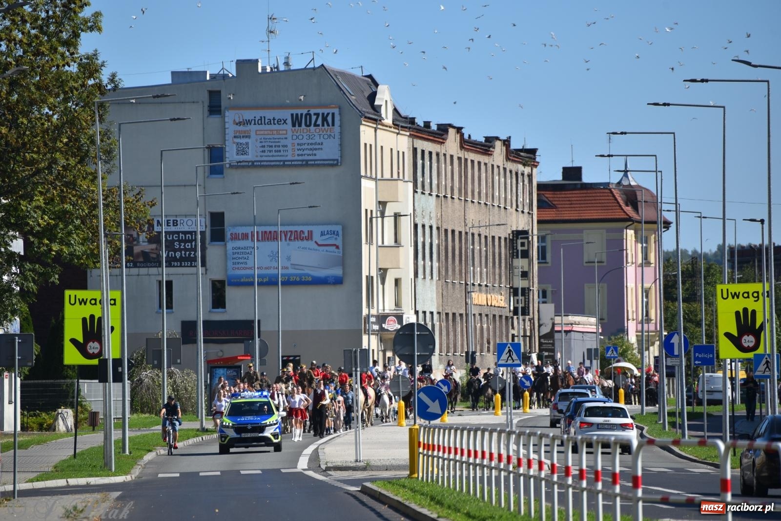 Zdjęcie w galerii na portalu naszraciborz.pl: Hubertus na Ostrogu. Jeźdźcy, bryczki i pogoń za lisem w Raciborzu wiadomości z regionu