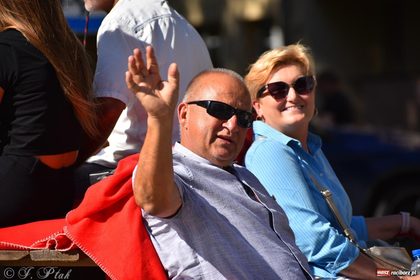 Zdjęcie w galerii na portalu naszraciborz.pl: Hubertus na Ostrogu. Jeźdźcy, bryczki i pogoń za lisem w Raciborzu wiadomości z regionu
