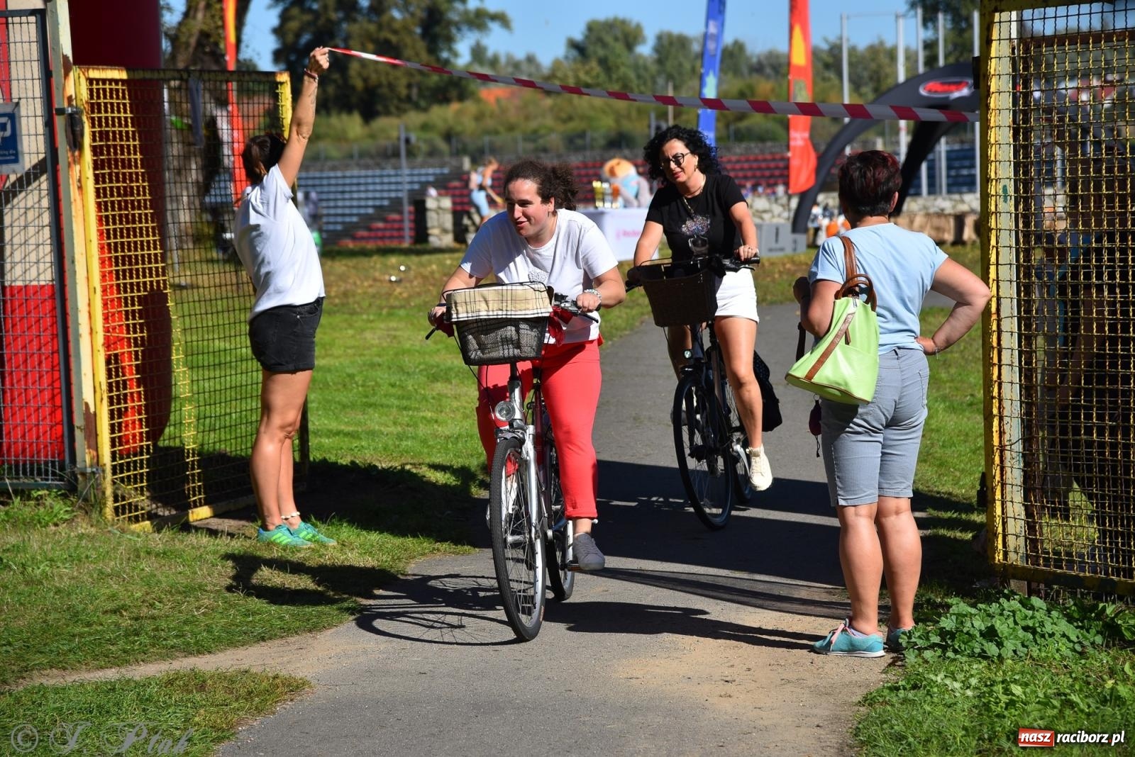 Zdjęcie w galerii na portalu naszraciborz.pl: Dogtrekking w Raciborzu przyciągnął miłośników czworonogów [FOTO] wiadomości z regionu