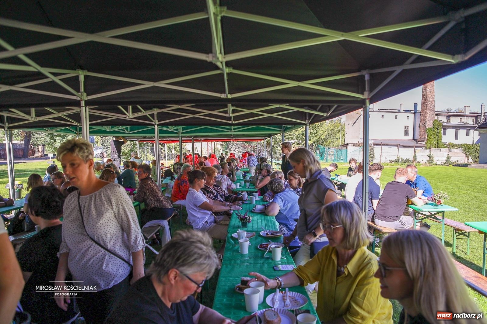Zdjęcie w galerii na portalu naszraciborz.pl: Piknik na 80 lat Ekonomika – święto wspomnień i spotkań pokoleń [FOTO i WIDEO] wiadomości z regionu