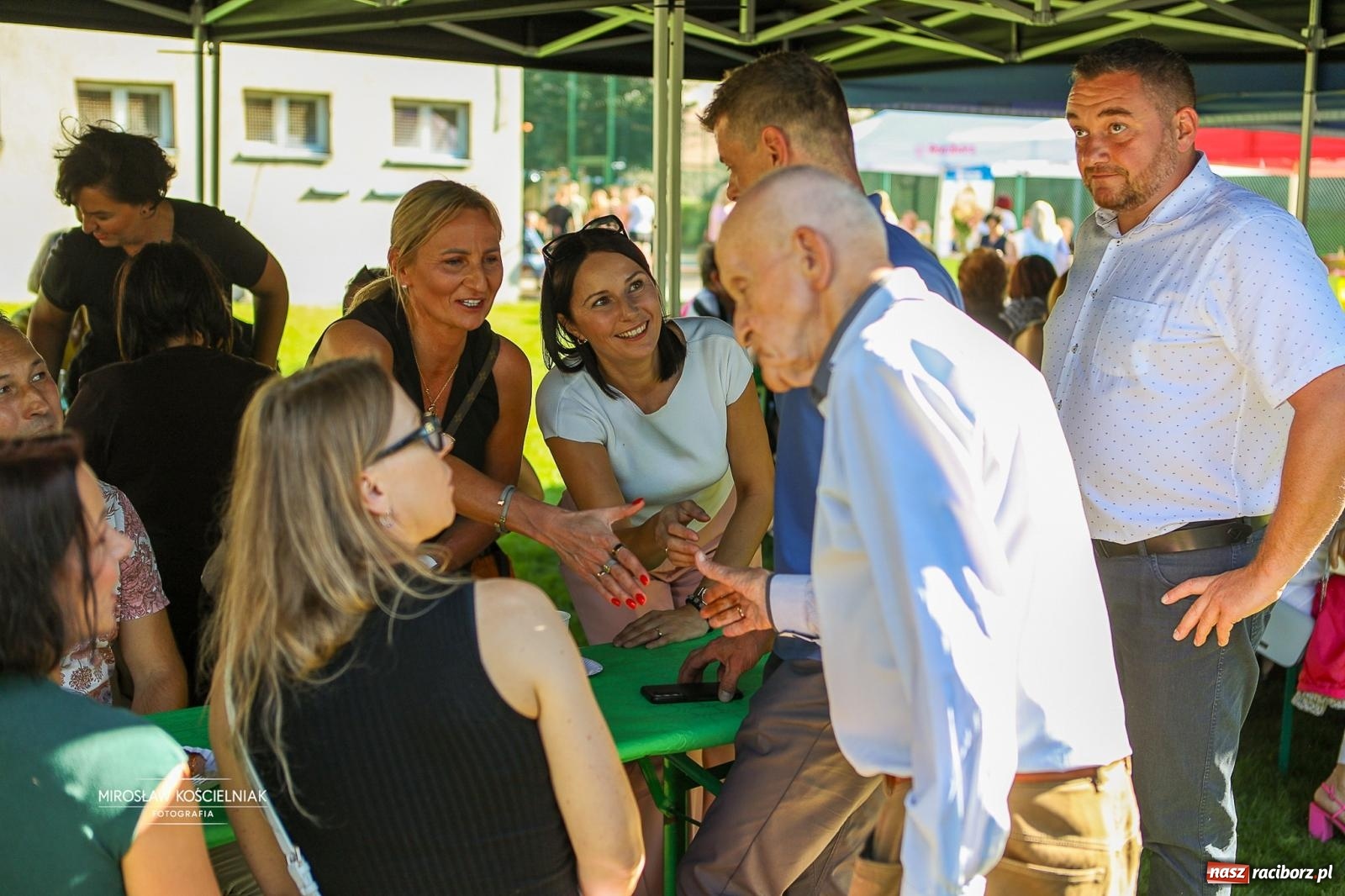 Zdjęcie w galerii na portalu naszraciborz.pl: Piknik na 80 lat Ekonomika – święto wspomnień i spotkań pokoleń [FOTO i WIDEO] wiadomości z regionu