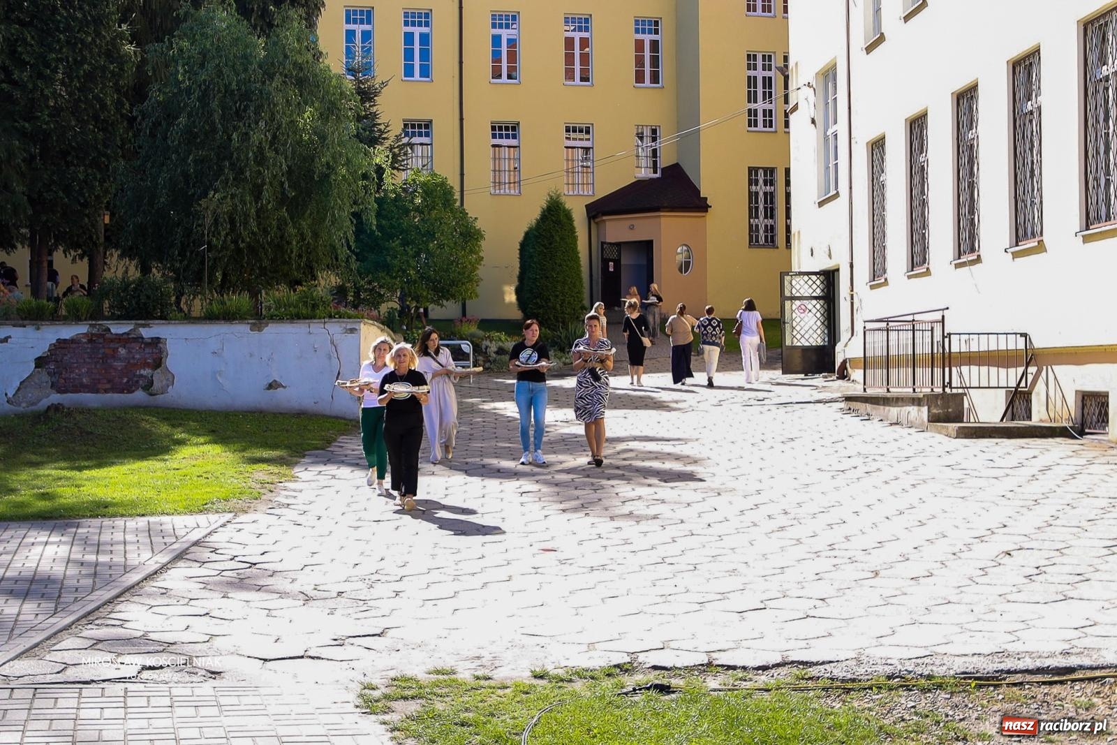 Zdjęcie w galerii na portalu naszraciborz.pl: Piknik na 80 lat Ekonomika – święto wspomnień i spotkań pokoleń [FOTO i WIDEO] wiadomości z regionu