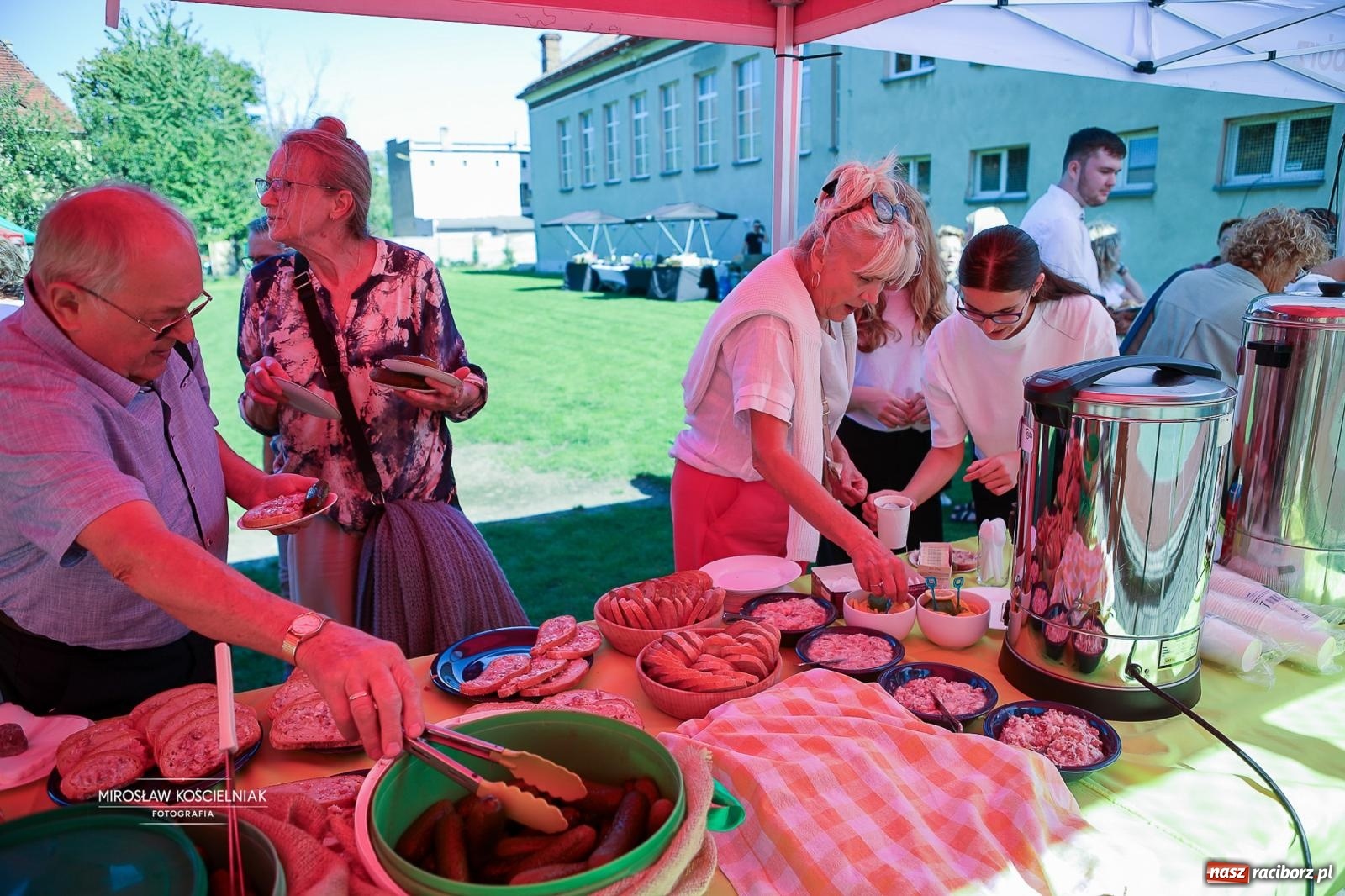 Zdjęcie w galerii na portalu naszraciborz.pl: Piknik na 80 lat Ekonomika – święto wspomnień i spotkań pokoleń [FOTO i WIDEO] wiadomości z regionu