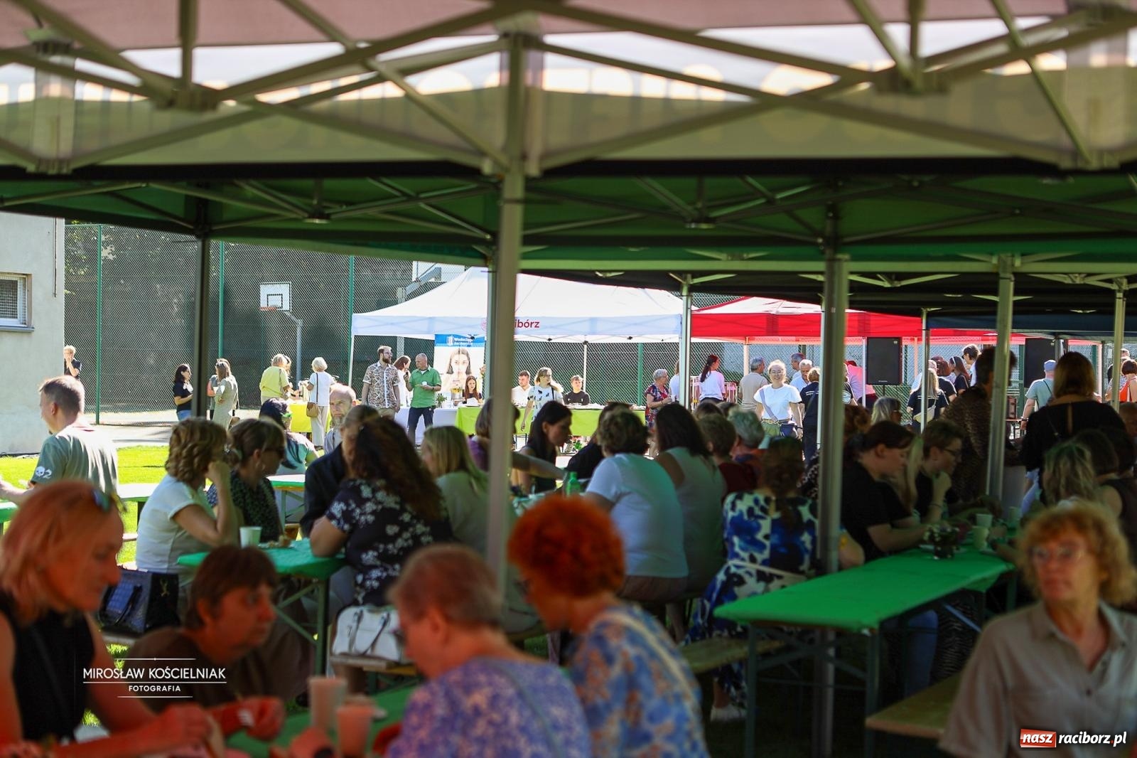 Zdjęcie w galerii na portalu naszraciborz.pl: Piknik na 80 lat Ekonomika – święto wspomnień i spotkań pokoleń [FOTO i WIDEO] wiadomości z regionu