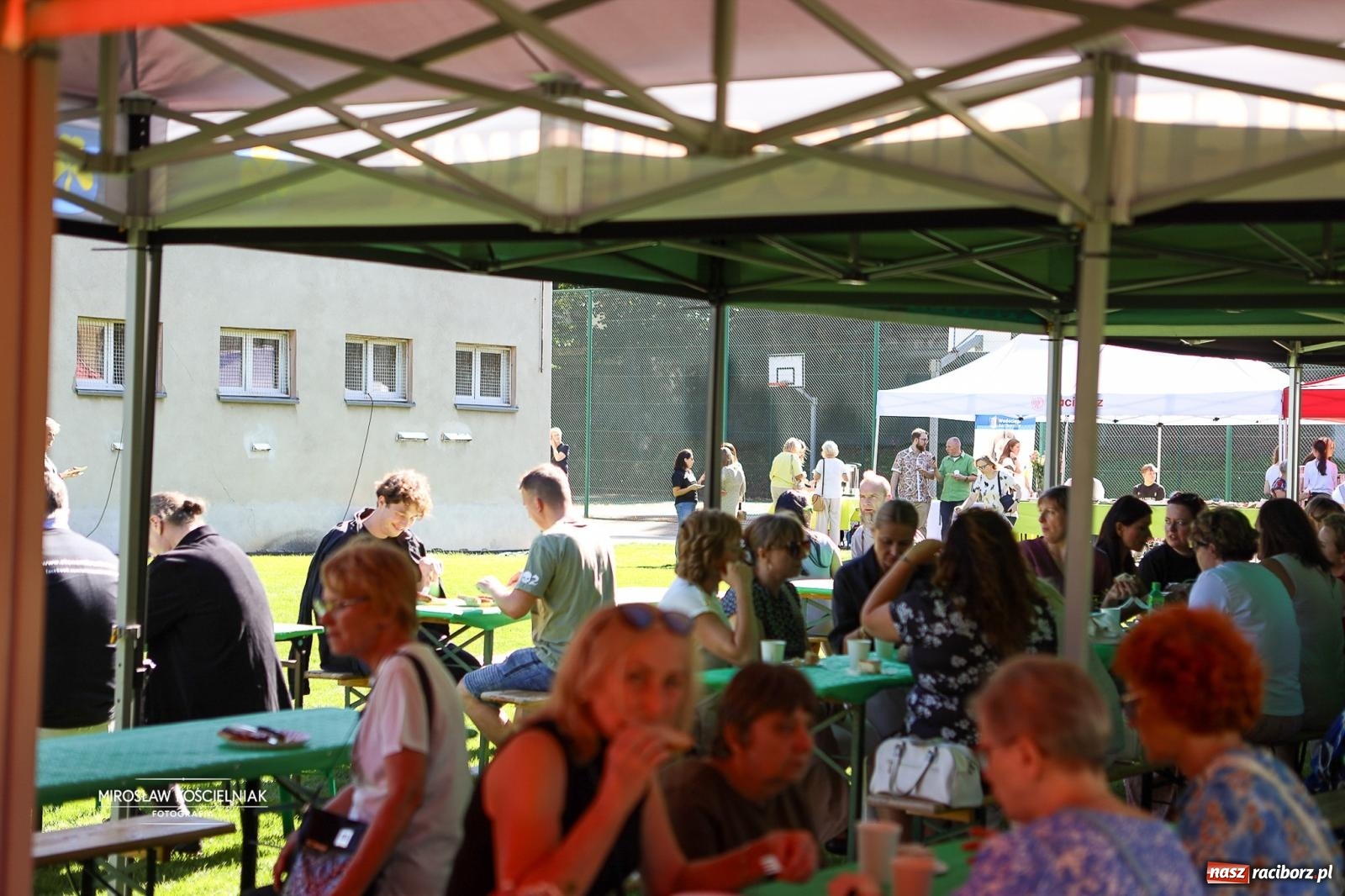 Zdjęcie w galerii na portalu naszraciborz.pl: Piknik na 80 lat Ekonomika – święto wspomnień i spotkań pokoleń [FOTO i WIDEO] wiadomości z regionu