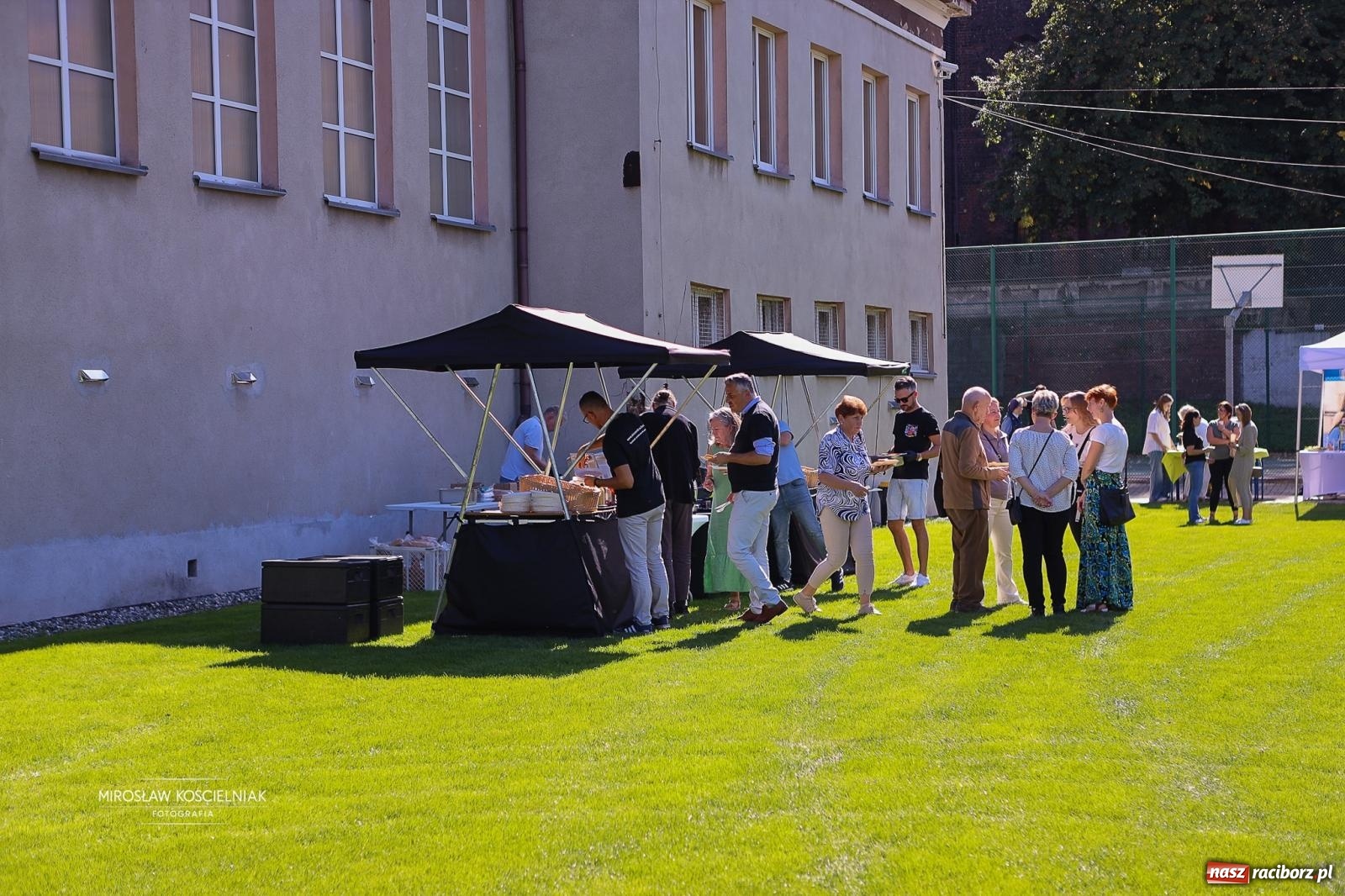 Zdjęcie w galerii na portalu naszraciborz.pl: Piknik na 80 lat Ekonomika – święto wspomnień i spotkań pokoleń [FOTO i WIDEO] wiadomości z regionu