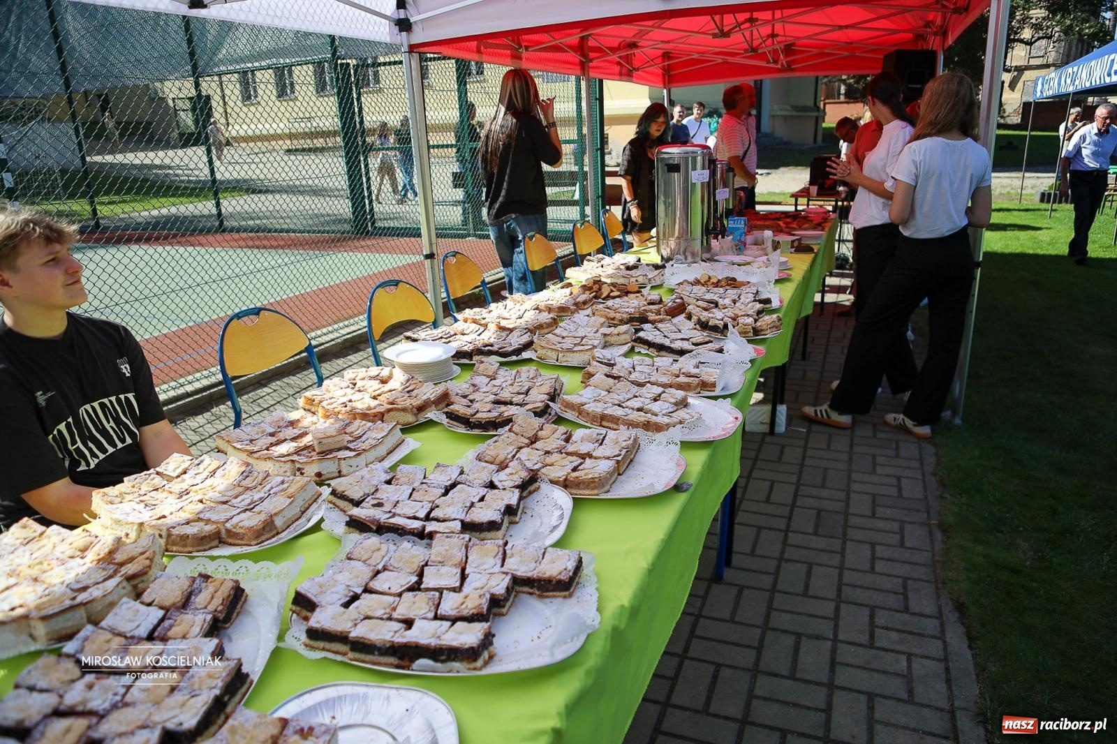 Zdjęcie w galerii na portalu naszraciborz.pl: Piknik na 80 lat Ekonomika – święto wspomnień i spotkań pokoleń [FOTO i WIDEO] wiadomości z regionu