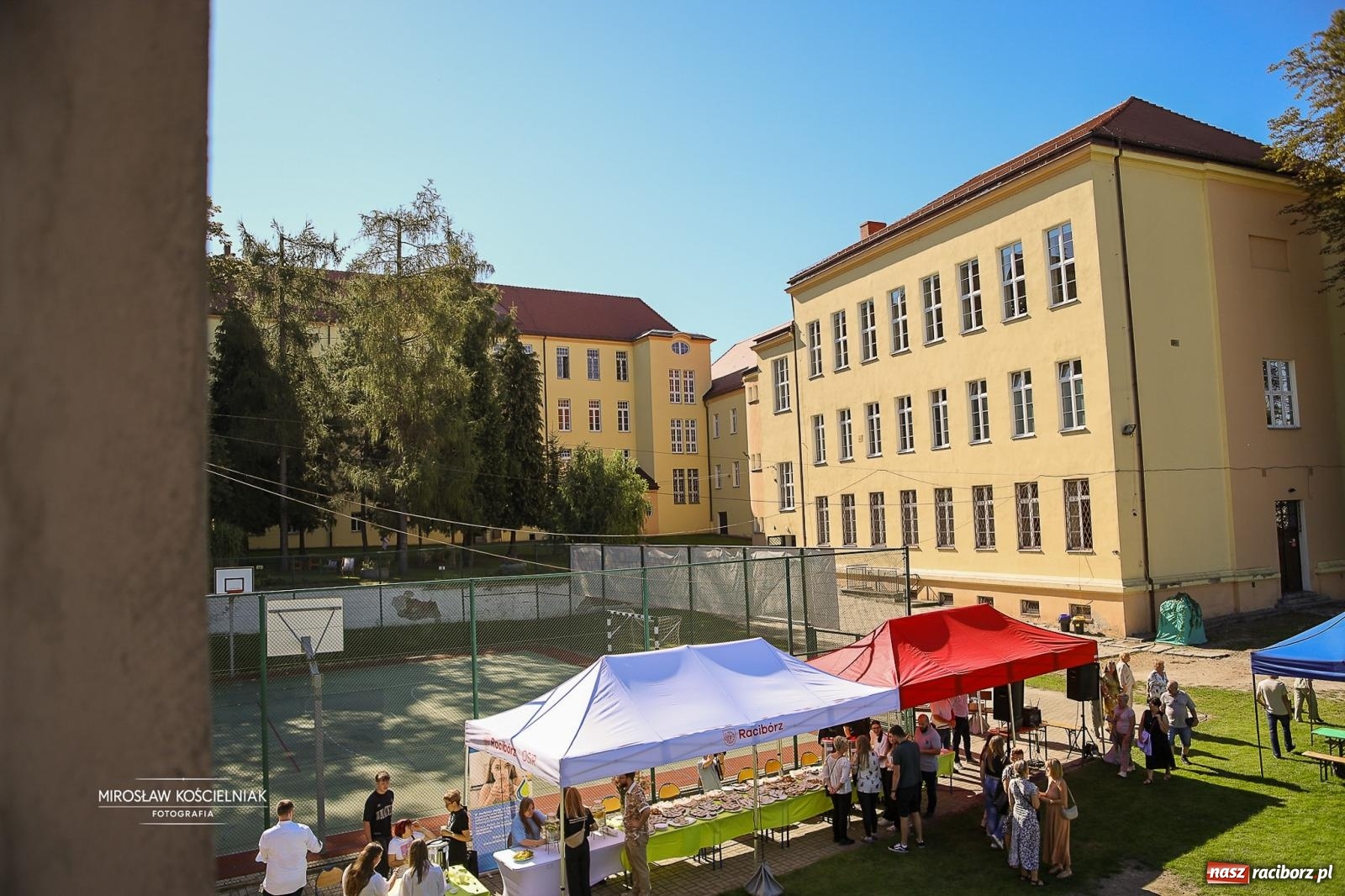 Zdjęcie w galerii na portalu naszraciborz.pl: Piknik na 80 lat Ekonomika – święto wspomnień i spotkań pokoleń [FOTO i WIDEO] wiadomości z regionu