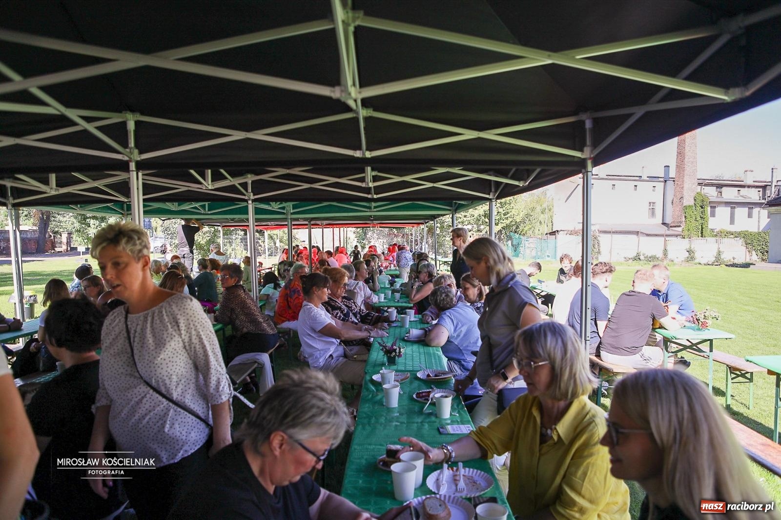 Zdjęcie w galerii na portalu naszraciborz.pl: Piknik na 80 lat Ekonomika – święto wspomnień i spotkań pokoleń [FOTO i WIDEO] wiadomości z regionu