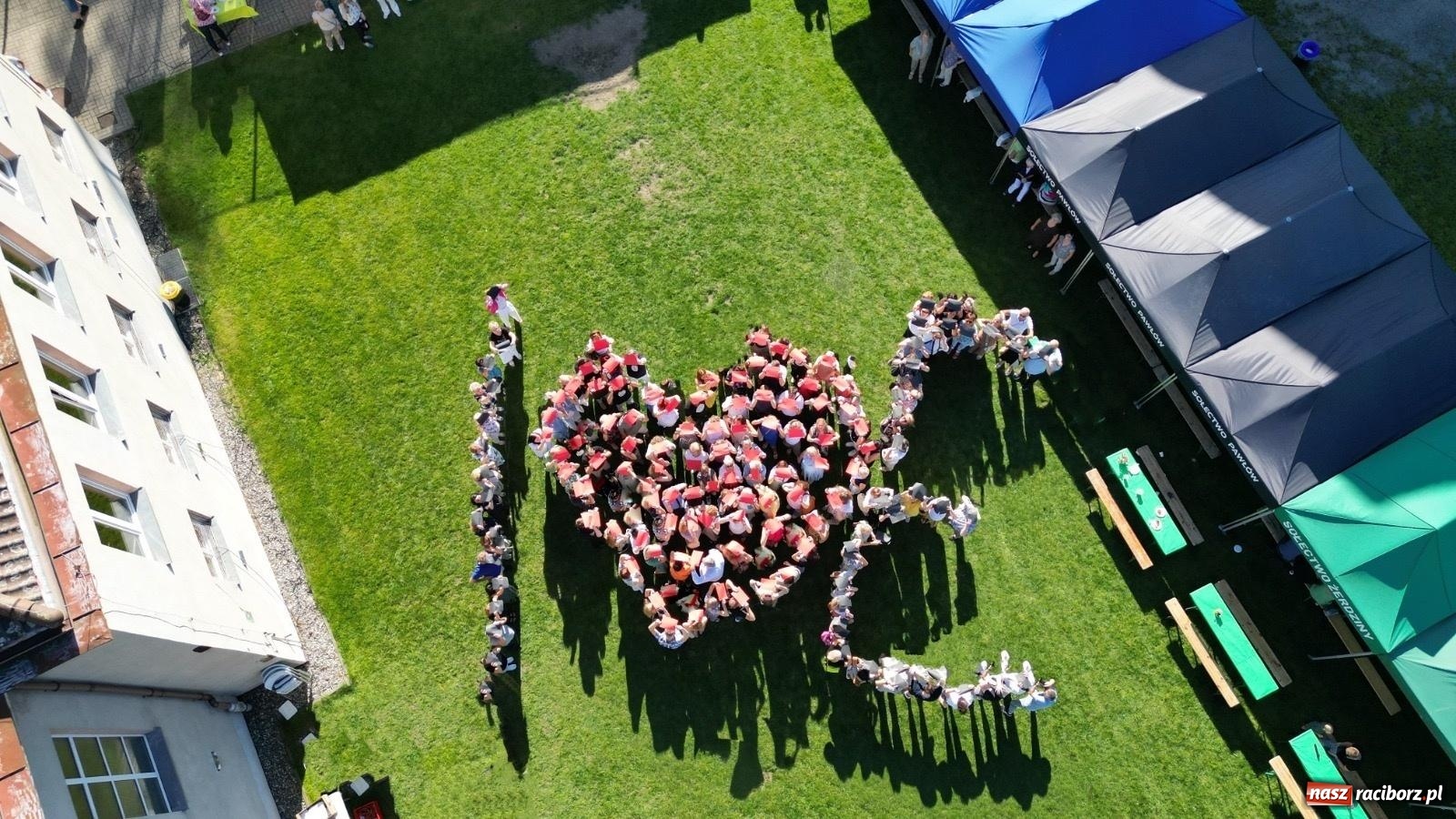 Zdjęcie w galerii na portalu naszraciborz.pl: Piknik na 80 lat Ekonomika – święto wspomnień i spotkań pokoleń [FOTO i WIDEO] wiadomości z regionu