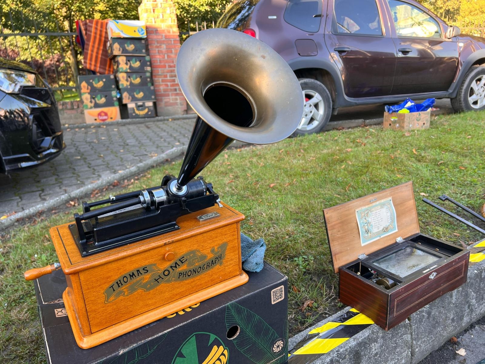 Zdjęcie w galerii na portalu naszraciborz.pl: Starych rzeczy się nie wyrzuca! Jarmark na Granicy pęka w szwach wiadomości z regionu