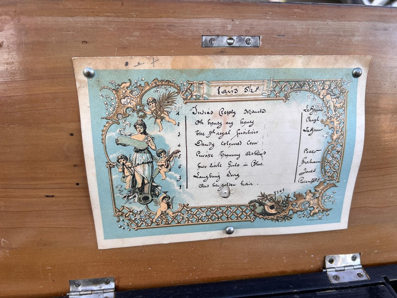 Zdjęcie w galerii na portalu naszraciborz.pl: Starych rzeczy się nie wyrzuca! Jarmark na Granicy pęka w szwach wiadomości z regionu