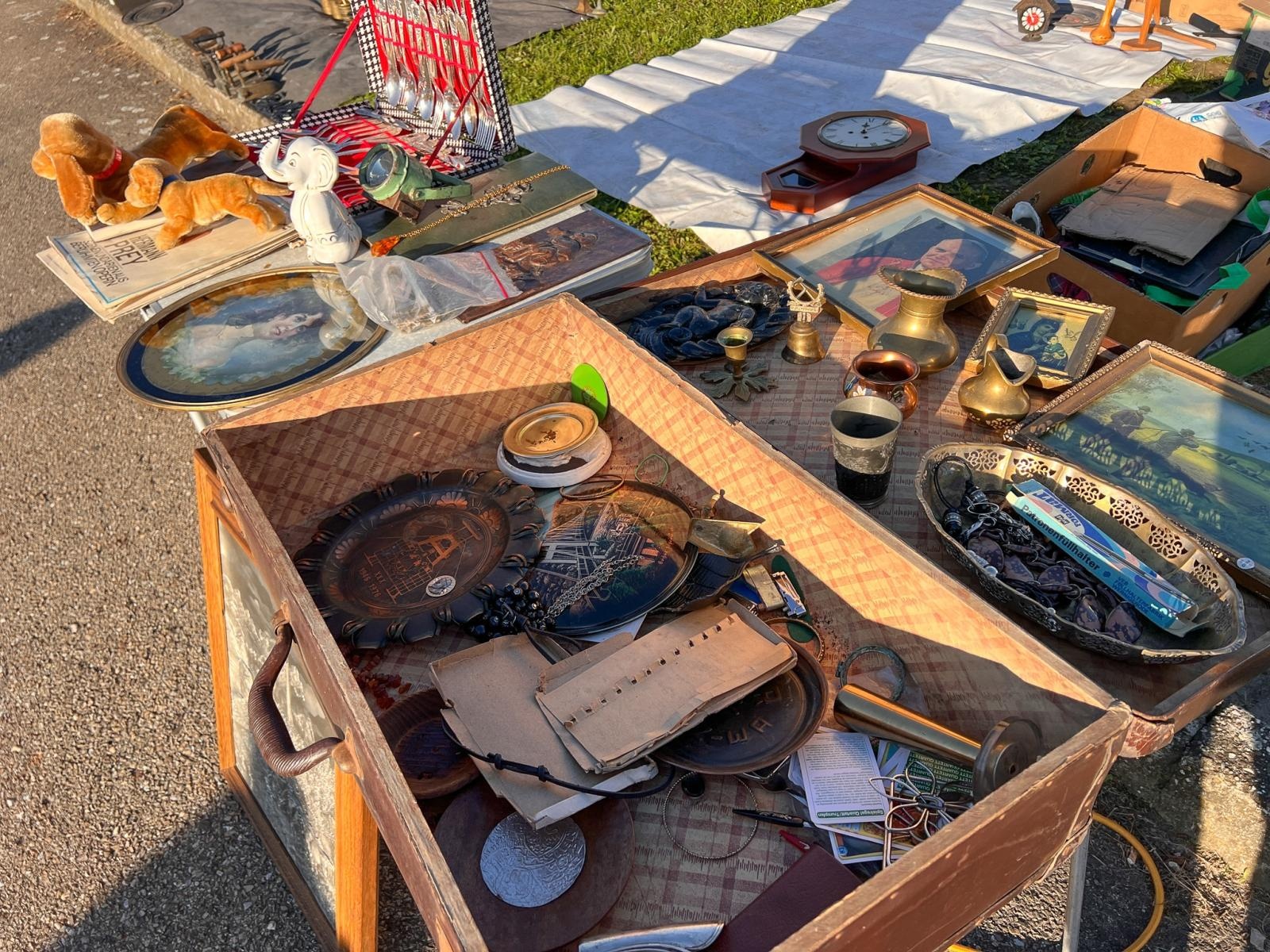 Zdjęcie w galerii na portalu naszraciborz.pl: Starych rzeczy się nie wyrzuca! Jarmark na Granicy pęka w szwach wiadomości z regionu