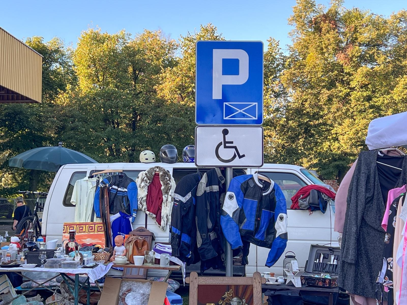 Zdjęcie w galerii na portalu naszraciborz.pl: Starych rzeczy się nie wyrzuca! Jarmark na Granicy pęka w szwach wiadomości z regionu