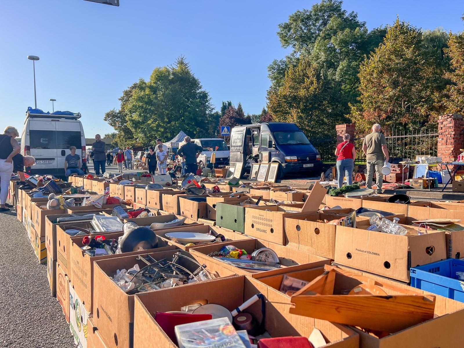 Zdjęcie w galerii na portalu naszraciborz.pl: Starych rzeczy się nie wyrzuca! Jarmark na Granicy pęka w szwach wiadomości z regionu