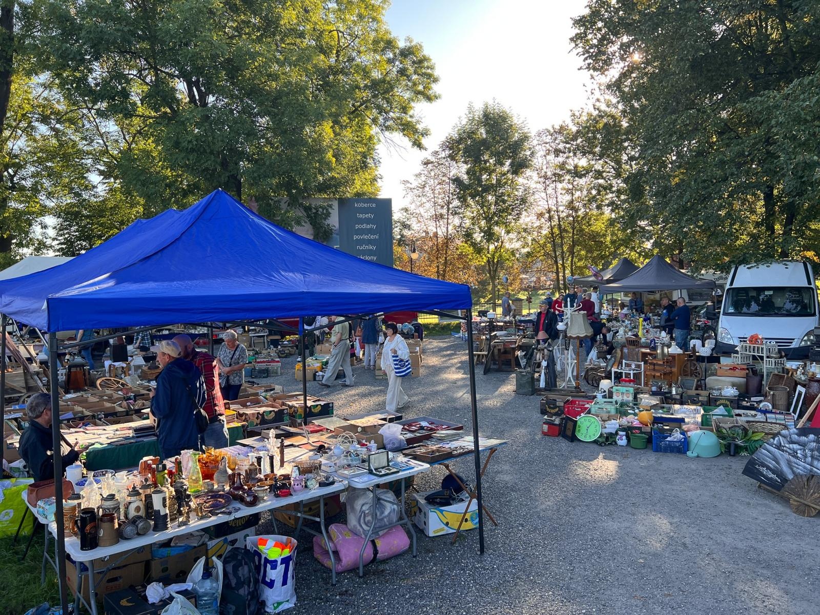 Zdjęcie w galerii na portalu naszraciborz.pl: Starych rzeczy się nie wyrzuca! Jarmark na Granicy pęka w szwach wiadomości z regionu