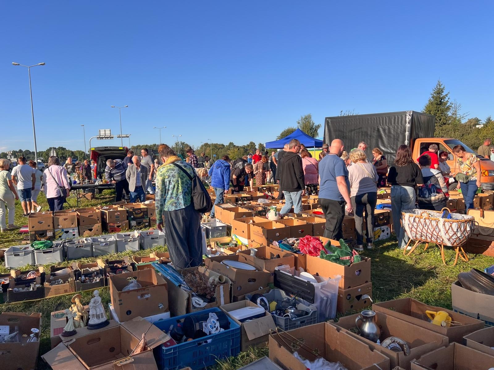 Zdjęcie w galerii na portalu naszraciborz.pl: Starych rzeczy się nie wyrzuca! Jarmark na Granicy pęka w szwach wiadomości z regionu