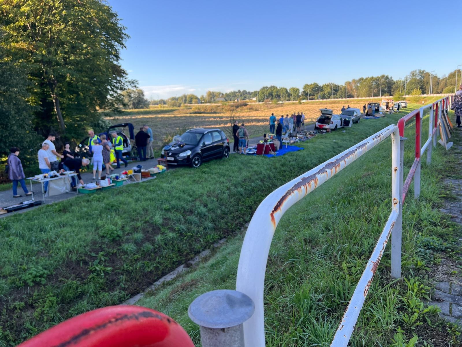 Zdjęcie w galerii na portalu naszraciborz.pl: Starych rzeczy się nie wyrzuca! Jarmark na Granicy pęka w szwach wiadomości z regionu