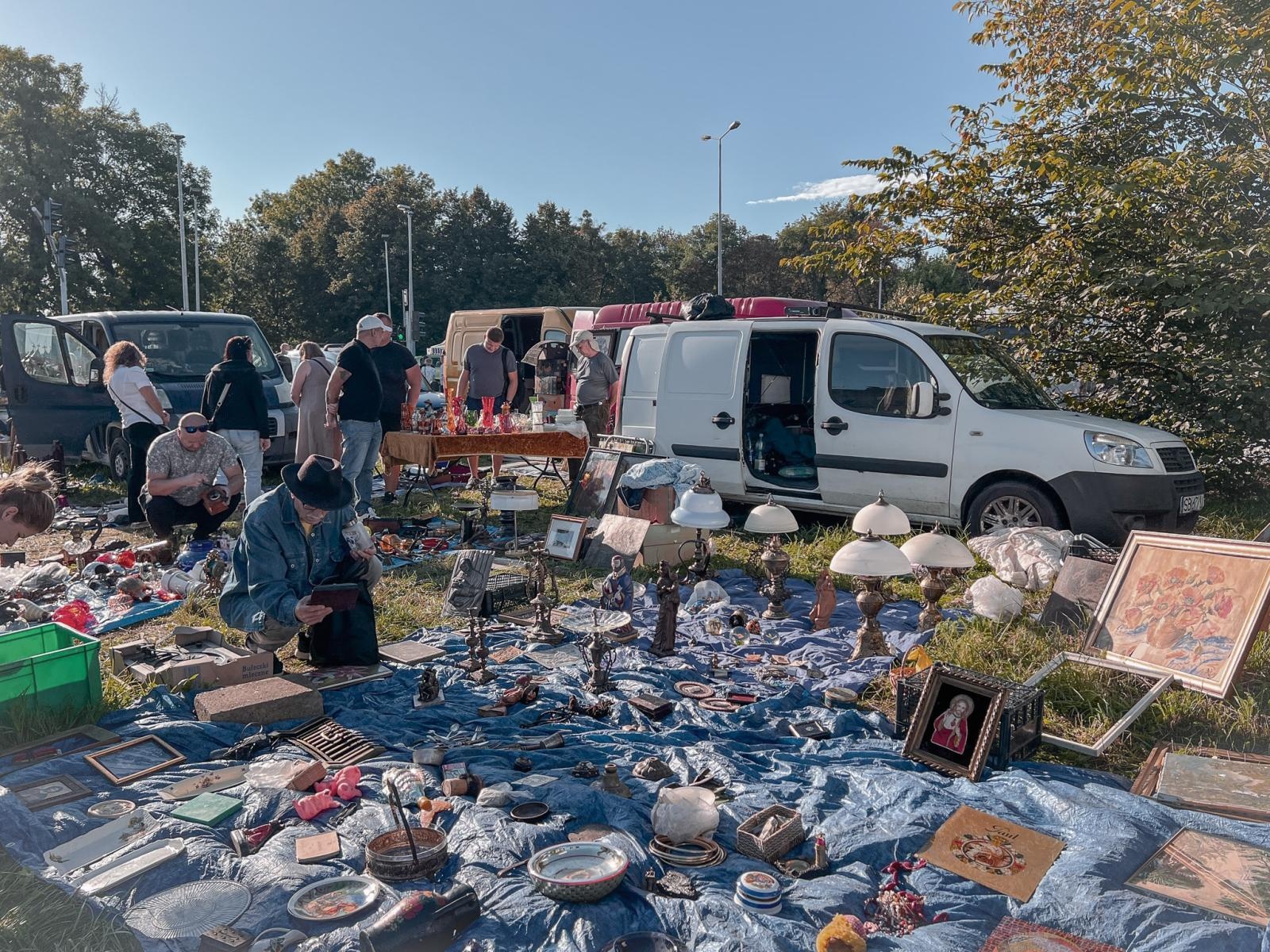 Zdjęcie w galerii na portalu naszraciborz.pl: Starych rzeczy się nie wyrzuca! Jarmark na Granicy pęka w szwach wiadomości z regionu