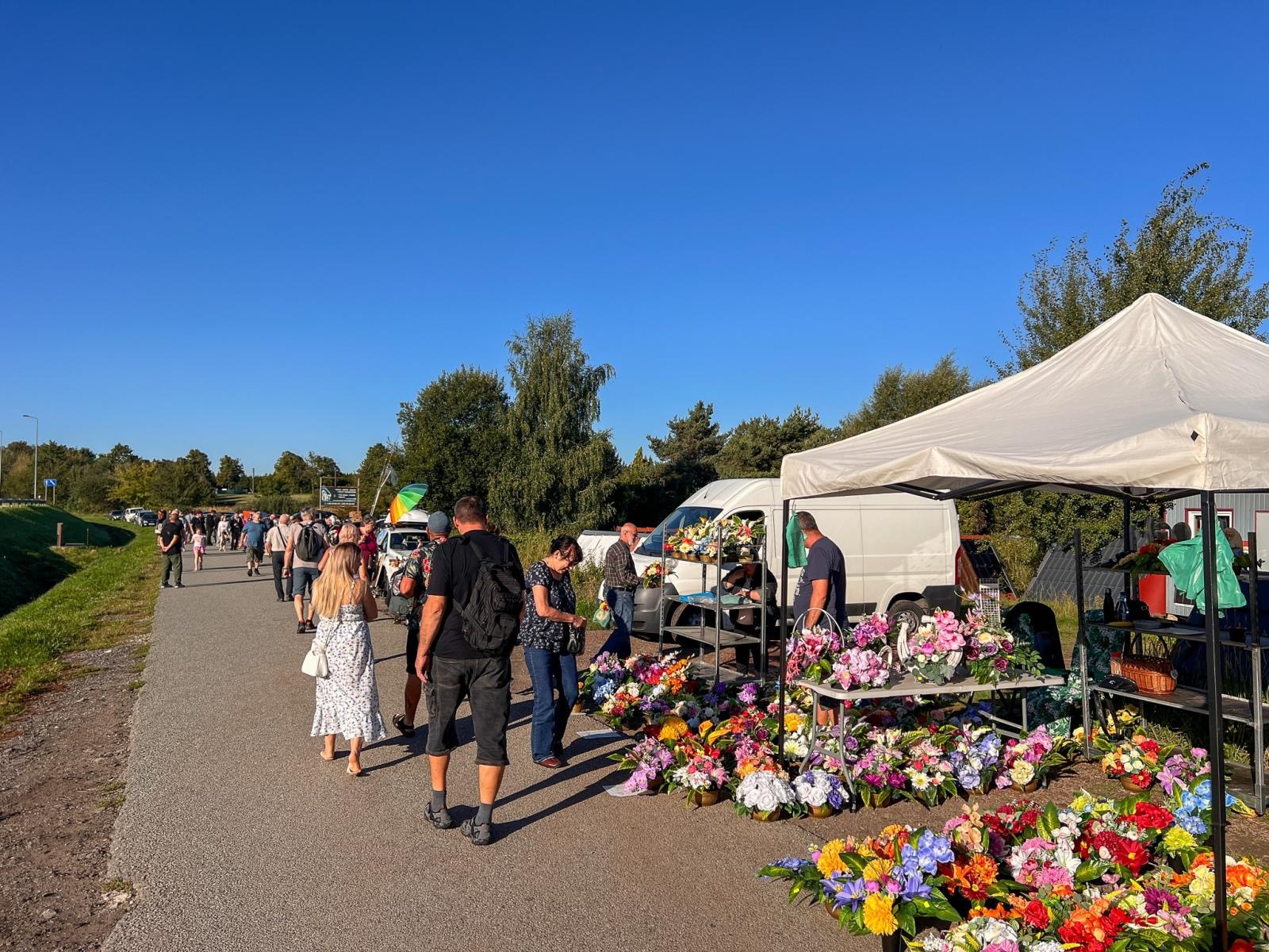 Zdjęcie w galerii na portalu naszraciborz.pl: Starych rzeczy się nie wyrzuca! Jarmark na Granicy pęka w szwach wiadomości z regionu