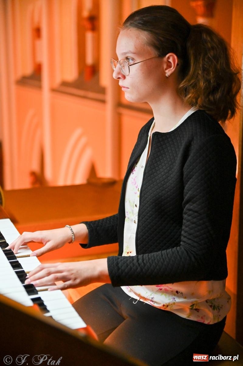 Zdjęcie w galerii na portalu naszraciborz.pl: XXXVIII Dni Muzyki Organowej i Kameralnej im. Henryka Klai - koncert na Ostrogu wiadomości z regionu