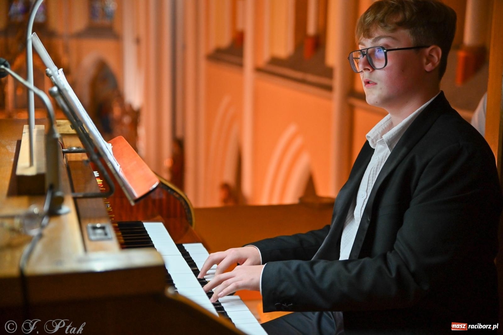 Zdjęcie w galerii na portalu naszraciborz.pl: XXXVIII Dni Muzyki Organowej i Kameralnej im. Henryka Klai - koncert na Ostrogu wiadomości z regionu