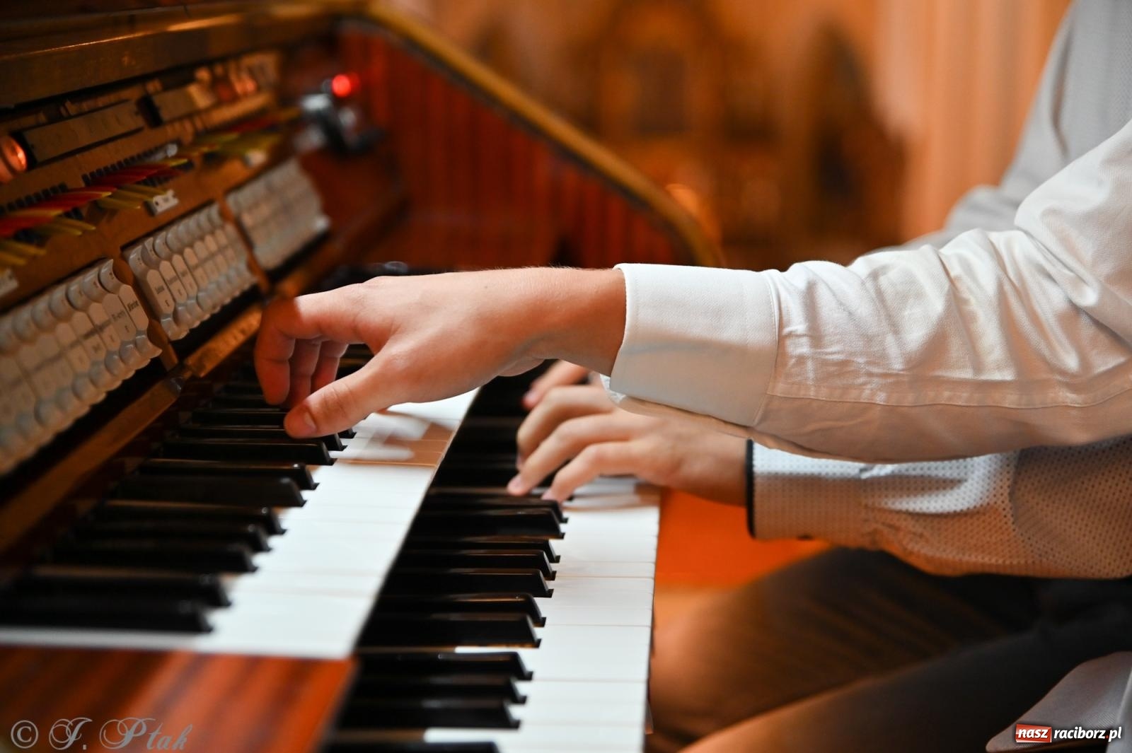 Zdjęcie w galerii na portalu naszraciborz.pl: XXXVIII Dni Muzyki Organowej i Kameralnej im. Henryka Klai - koncert na Ostrogu wiadomości z regionu