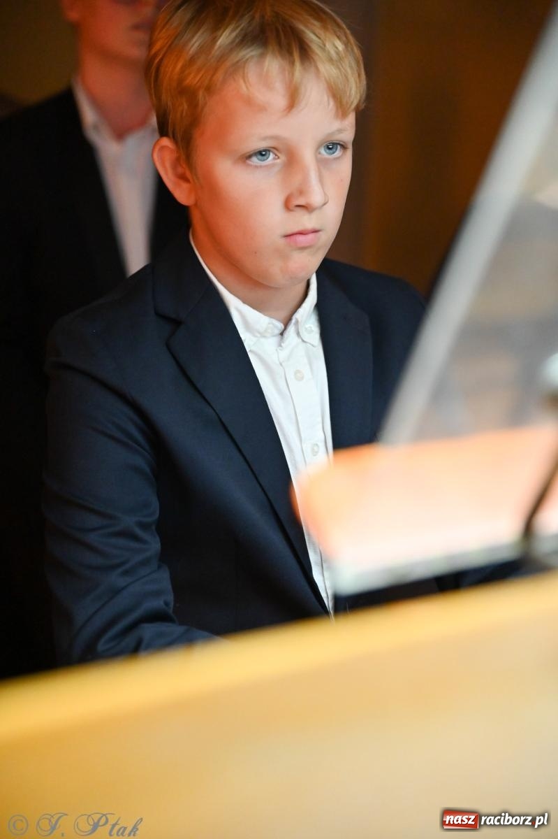 Zdjęcie w galerii na portalu naszraciborz.pl: XXXVIII Dni Muzyki Organowej i Kameralnej im. Henryka Klai - koncert na Ostrogu wiadomości z regionu