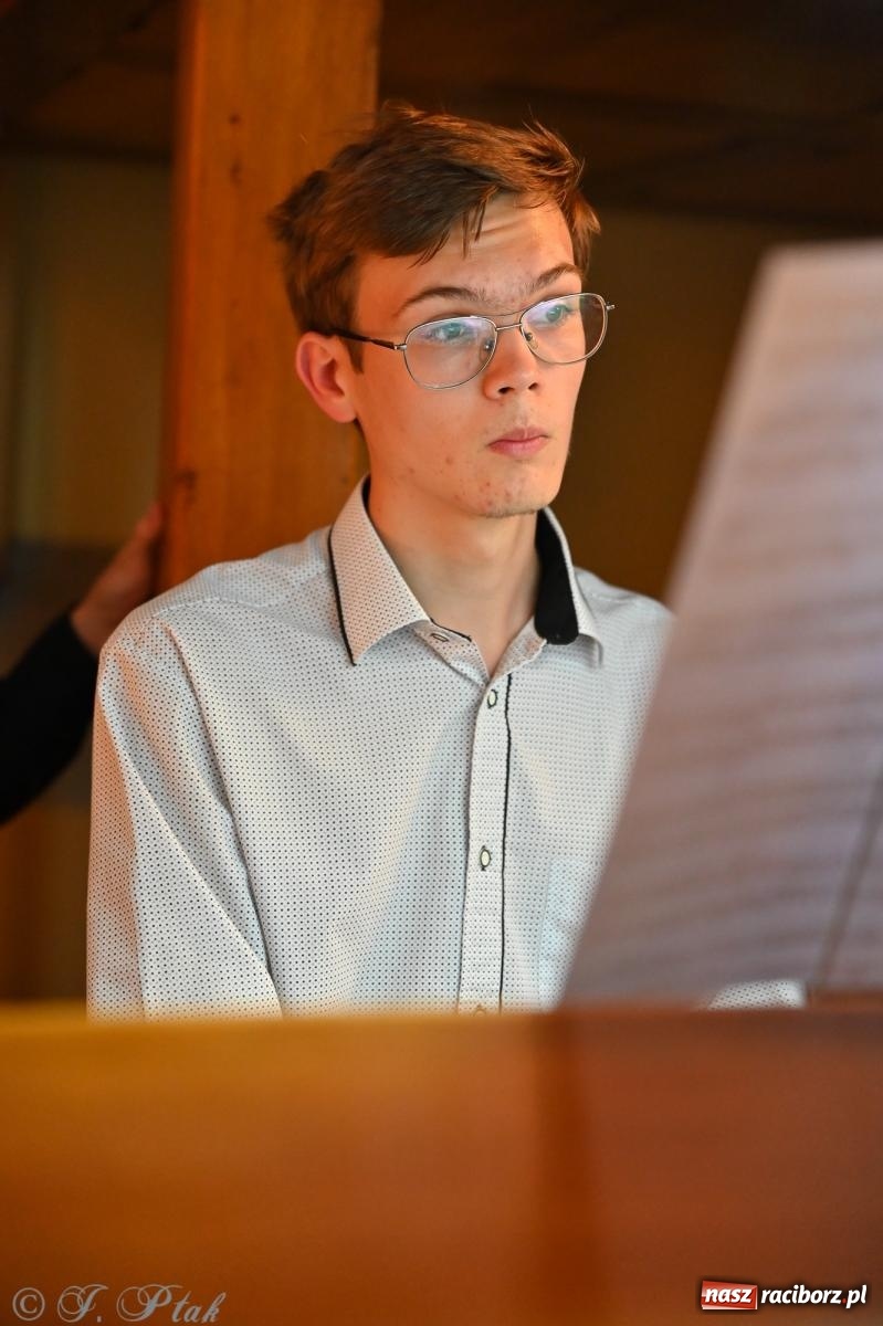 Zdjęcie w galerii na portalu naszraciborz.pl: XXXVIII Dni Muzyki Organowej i Kameralnej im. Henryka Klai - koncert na Ostrogu wiadomości z regionu