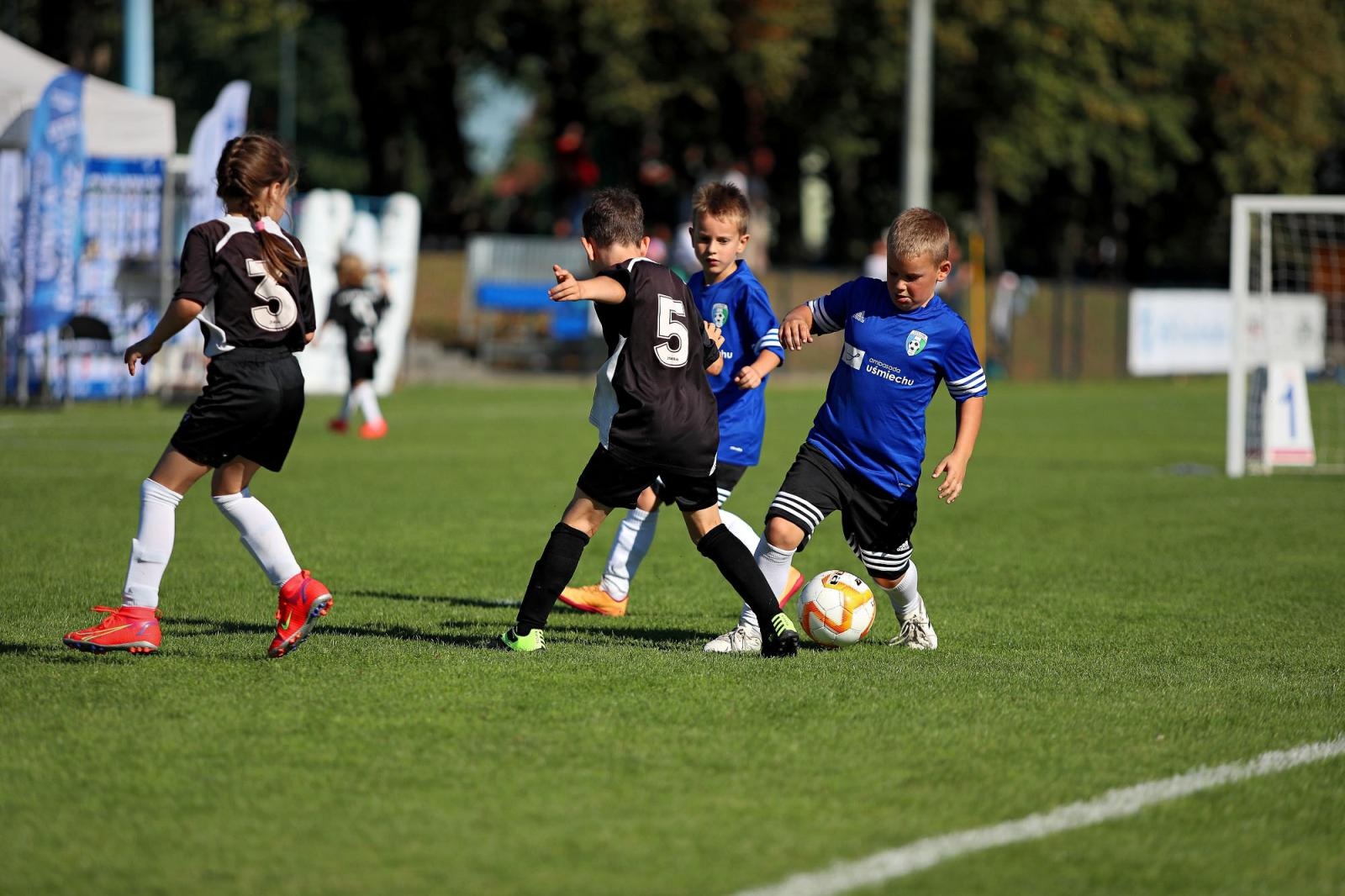 Zdjęcie w galerii na portalu naszraciborz.pl: Macron Cup przy Srebrnej. Piłkarska rywalizacja rocznika 2018 [FOTO] wiadomości z regionu