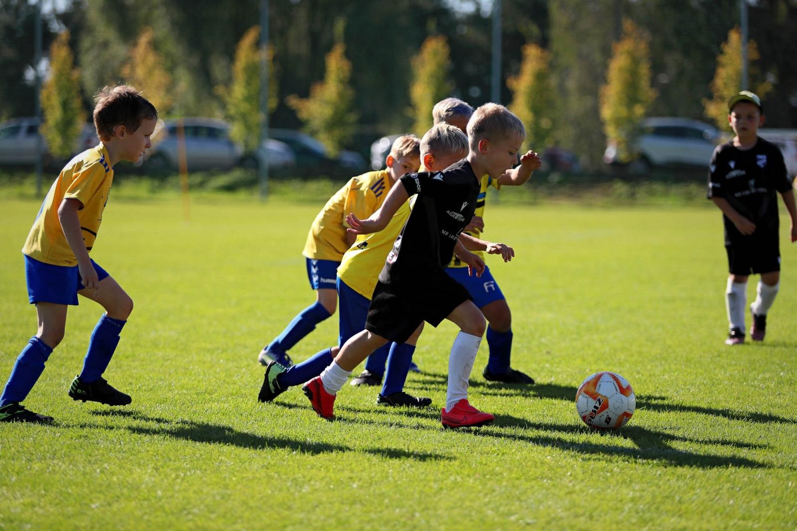 Zdjęcie w galerii na portalu naszraciborz.pl: Macron Cup przy Srebrnej. Piłkarska rywalizacja rocznika 2018 [FOTO] wiadomości z regionu